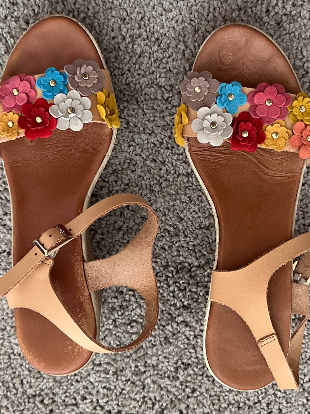 Sophia Milano Handmade Italy Beige Leather Wedge Sandals Floral Sz 9